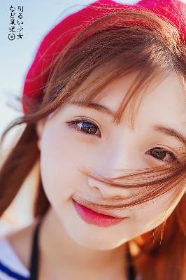 小保姆在厨房做饭